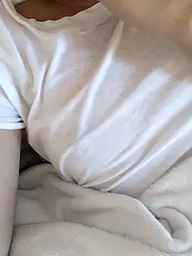 xTheLastVIRGINx online show from 04.15.26