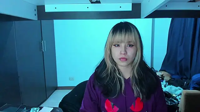 Snapshot of Akane-Mou chatting on 01.10.25 Akane-Mou online show from 01.10.25