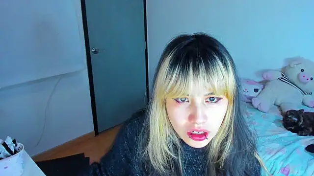 Snapshot of Akane-Mou chatting on 01.13.25 Akane-Mou online show from 01.13.25