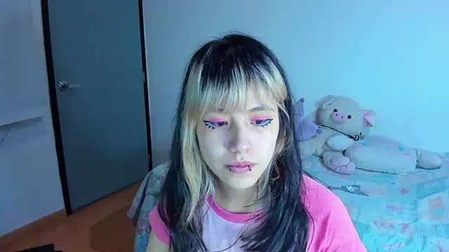 Snapshot of Akane-Mou chatting on 01.18.25 Akane-Mou online show from 01.18.25