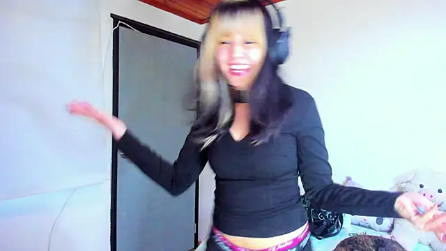 Snapshot of Akane-Mou chatting on 01.20.25 Akane-Mou online show from 01.20.25