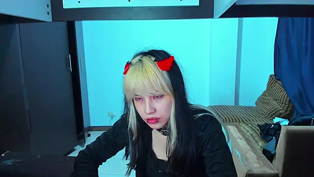 Snapshot of Akane-Mou chatting on 02.15.25 Akane-Mou online show from 02.15.25