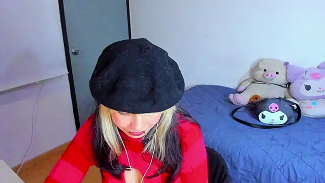 Snapshot of Akane-Mou chatting on 02.19.25 Akane-Mou online show from 02.19.25