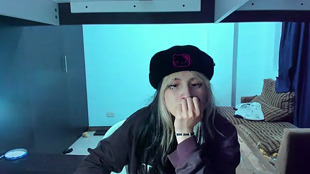 Snapshot of Akane-Mou chatting on 03.07.25 Akane-Mou online show from 03.07.25