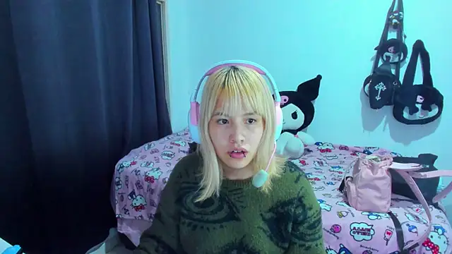 Snapshot of Akane-Mou chatting on 11.21.25 Akane-Mou online show from 11.21.25