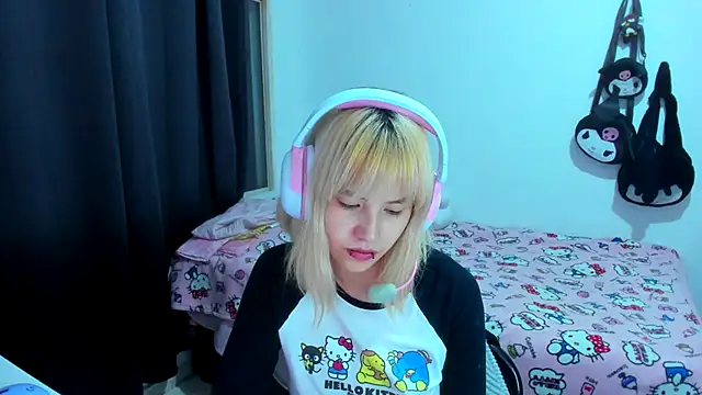 Snapshot of Akane-Mou chatting on 12.04.25 Akane-Mou online show from 12.04.25