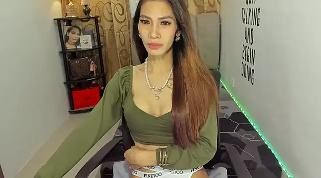 Trixie Mattel21 online show from 12.09.24