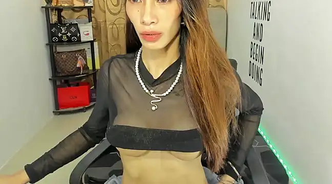 Trixie Mattel21 online show from 12.18.24