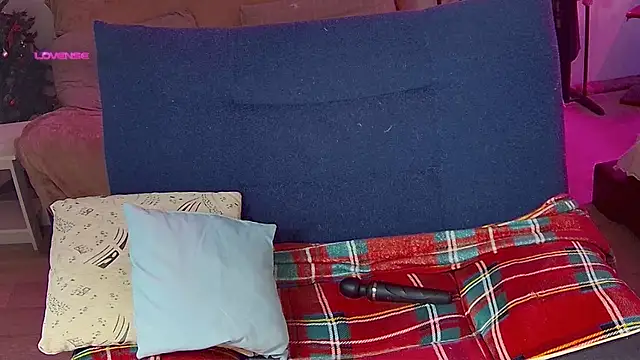 cutenessa online show from 01.05.25