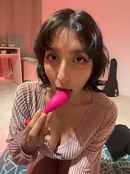 aurora xoxo online show from 12.13.24