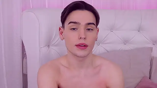 Snapshot of RobbyCharming chatting on 01.28.25 RobbyCharming online show from 01.28.25