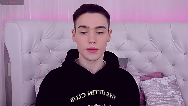 Snapshot of RobbyCharming chatting on 03.07.25 RobbyCharming online show from 03.07.25