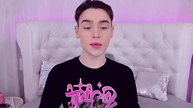 Snapshot of RobbyCharming chatting on 03.09.25 RobbyCharming online show from 03.09.25