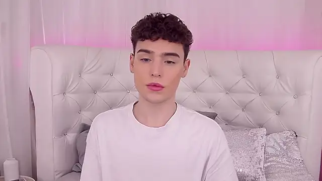 Snapshot of RobbyCharming chatting on 09.13.25 RobbyCharming online show from 09.13.25