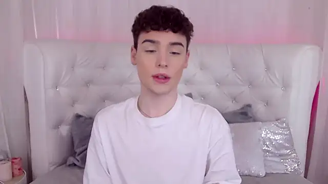 Snapshot of RobbyCharming chatting on 09.24.25 RobbyCharming online show from 09.24.25