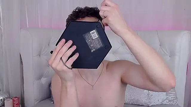 Snapshot of RobbyCharming chatting on 09.29.25 RobbyCharming online show from 09.29.25