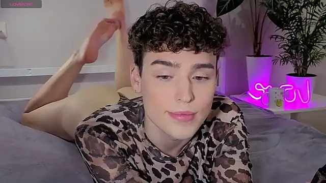 Snapshot of RobbyCharming chatting on 10.08.25 RobbyCharming online show from 10.08.25