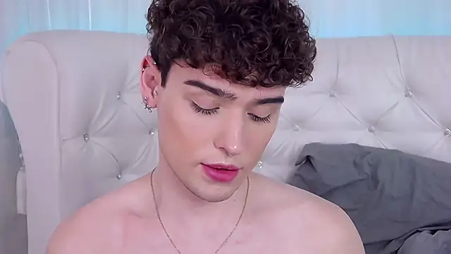 Snapshot of RobbyCharming chatting on 11.12.25 RobbyCharming online show from 11.12.25