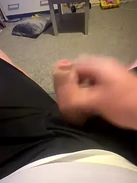 Snapshot of Averagematt1991 chatting on 10.14.25 Averagematt1991 online show from 10.14.25