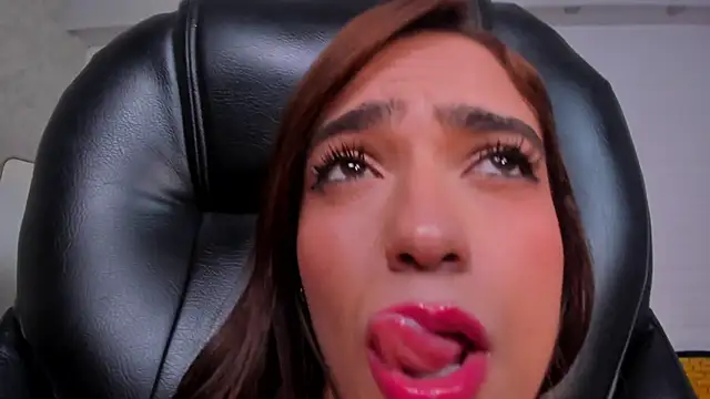 Snapshot of MariamRivera_ chatting on 12.15.24 MariamRivera online show from 12.15.24