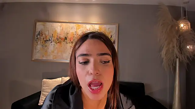 Snapshot of MariamRivera_ chatting on 02.11.25 MariamRivera online show from 02.11.25