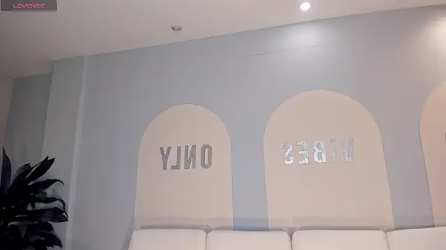 Snapshot of MariamRivera_ chatting on 02.25.25 MariamRivera online show from 02.25.25