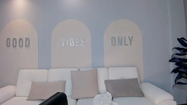 Snapshot of MariamRivera_ chatting on 03.01.25 MariamRivera online show from 03.01.25