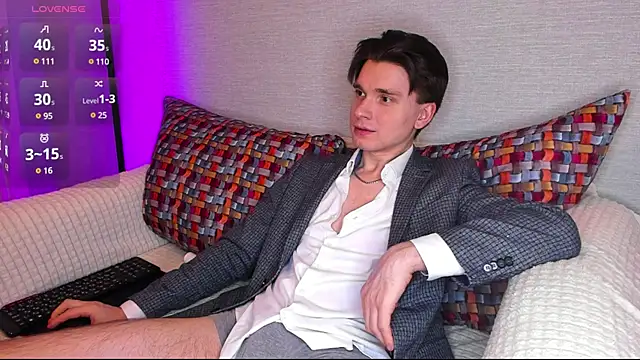 Snapshot of maxboy4 chatting on 01.27.25 maxboy4 online show from 01.27.25