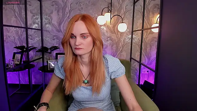 Snapshot of SaraSubtlety chatting on 11.28.25 SaraSubtlety online show from 11.28.25