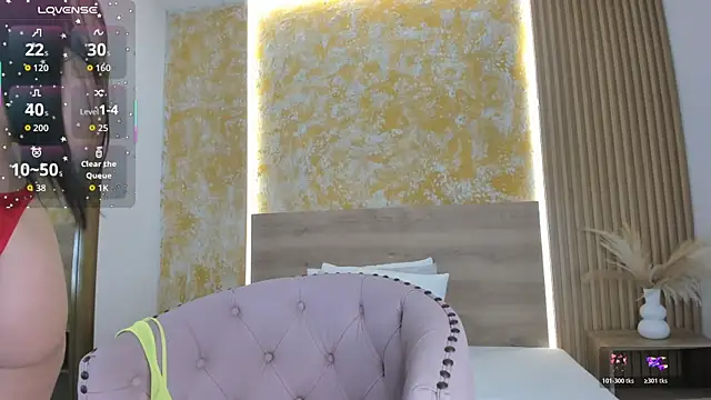 Valentina Ross  online show from 12.04.25