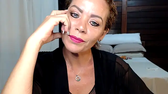 Snapshot of BarbaraDominatrix chatting on 06.12.26 BarbaraDominatrix online show from 06.12.26