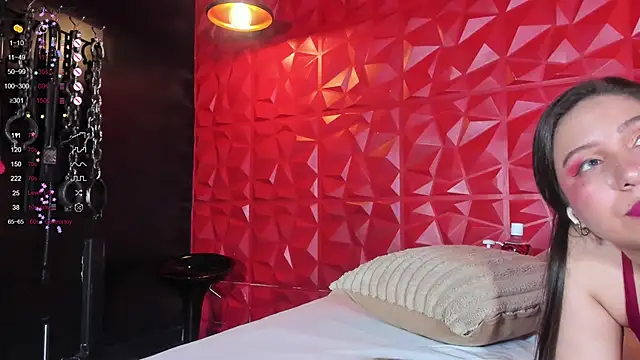 Isabella Daniell online show from 09.28.25