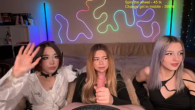 Snapshot of NickAnny chatting on 02.04.25 NickAnny online show from 02.04.25