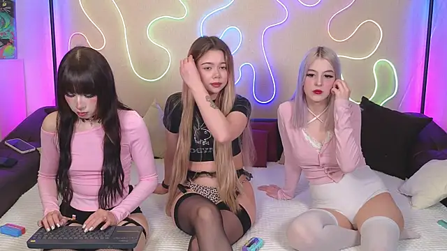 Snapshot of NickAnny chatting on 03.22.25 NickAnny online show from 03.22.25