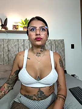 Snapshot of abi_katyy chatting on 10.01.25 abi katyy online show from 10.01.25