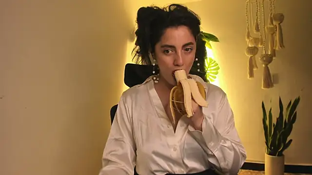 Snapshot of Mala_Bad chatting on 02.11.25 Mala Bad online show from 02.11.25