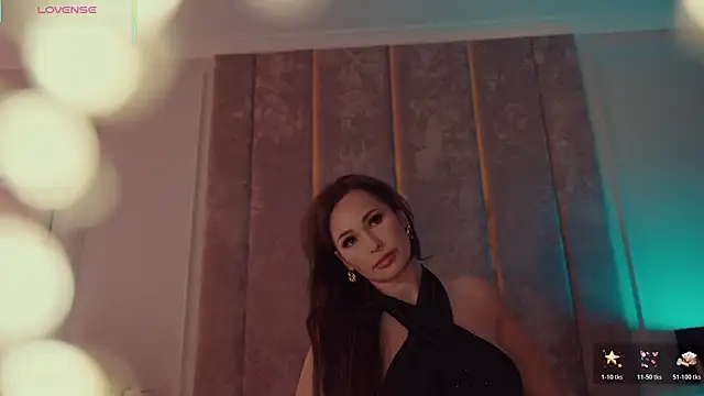 Snapshot of MilaDYstarlight chatting on 10.24.25 MilaDYstarlight online show from 10.24.25