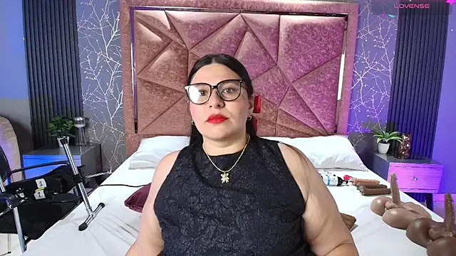 Snapshot of Amanda-Cruz chatting on 12.01.25 Amanda-Cruz online show from 12.01.25