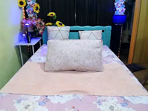 UrAsianPrincessDanie online show from 12.17.25