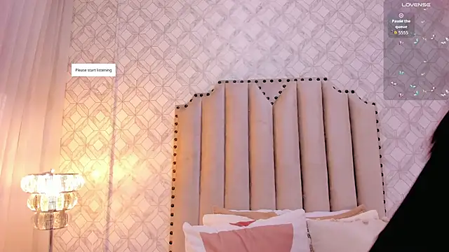 Pia Johnson  online show from 11.28.25