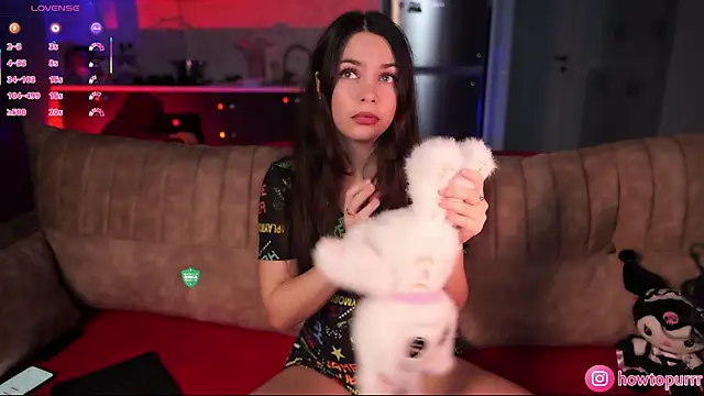 Snapshot of How2Meow chatting on 11.13.25 How2Meow online show from 11.13.25