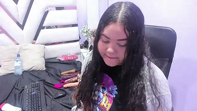 Snapshot of ValenTitis chatting on 12.10.24 ValenTitis online show from 12.10.24