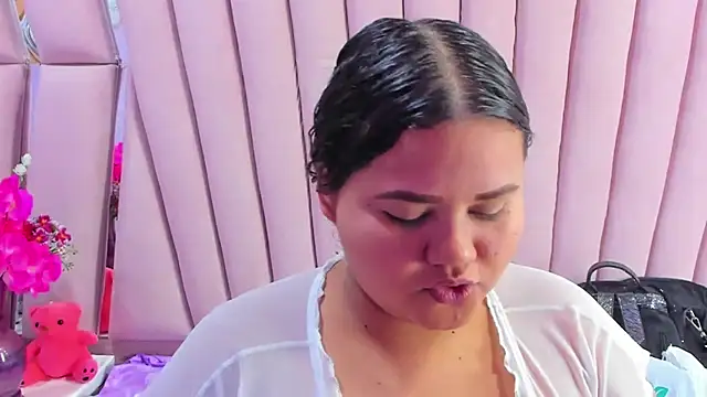 Snapshot of ValenTitis chatting on 02.09.25 ValenTitis online show from 02.09.25