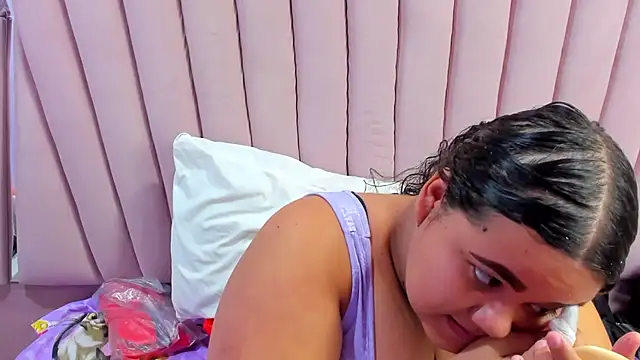 Snapshot of ValenTitis chatting on 02.18.25 ValenTitis online show from 02.18.25