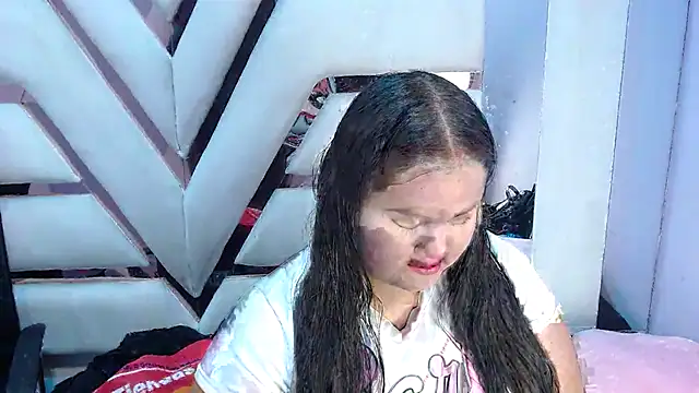 Snapshot of ValenTitis chatting on 10.08.25 ValenTitis online show from 10.08.25