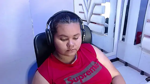 Snapshot of ValenTitis chatting on 10.21.25 ValenTitis online show from 10.21.25