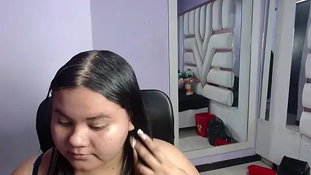 Snapshot of ValenTitis chatting on 10.25.25 ValenTitis online show from 10.25.25