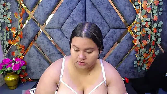 Snapshot of ValenTitis chatting on 10.30.25 ValenTitis online show from 10.30.25