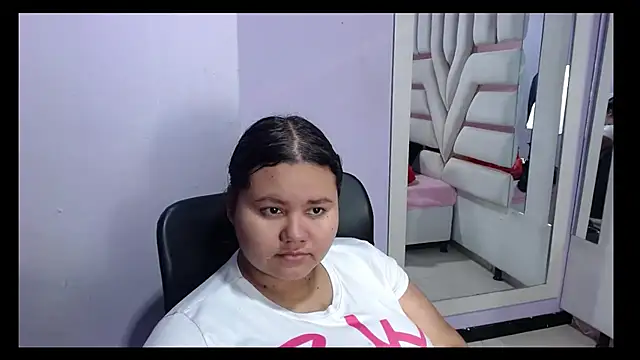 Snapshot of ValenTitis chatting on 11.13.25 ValenTitis online show from 11.13.25