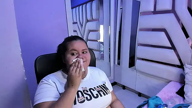 Snapshot of ValenTitis chatting on 11.29.25 ValenTitis online show from 11.29.25